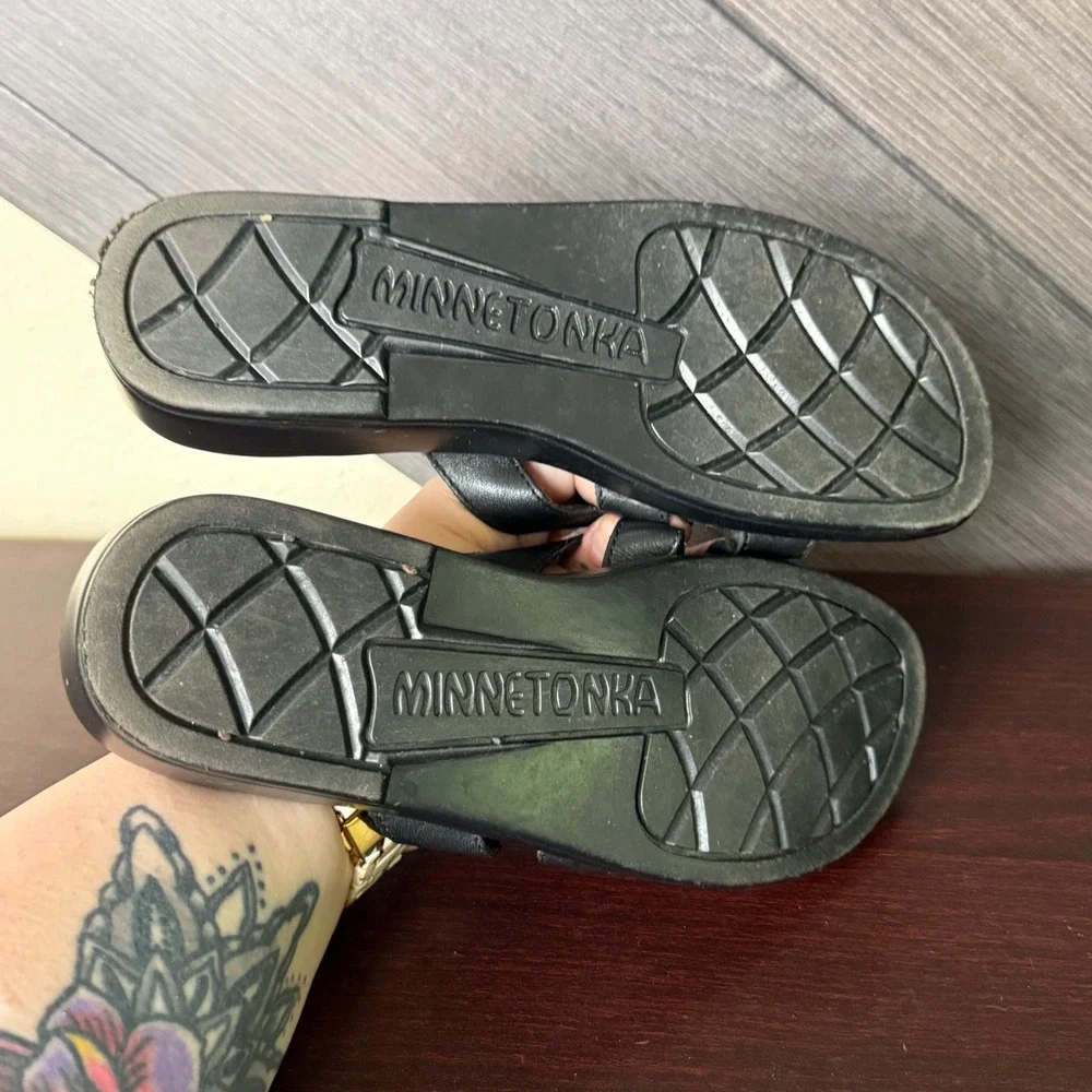 Minnetonka Women's Leather Slide Sandals Black Comfort Mules Size 7 Casual